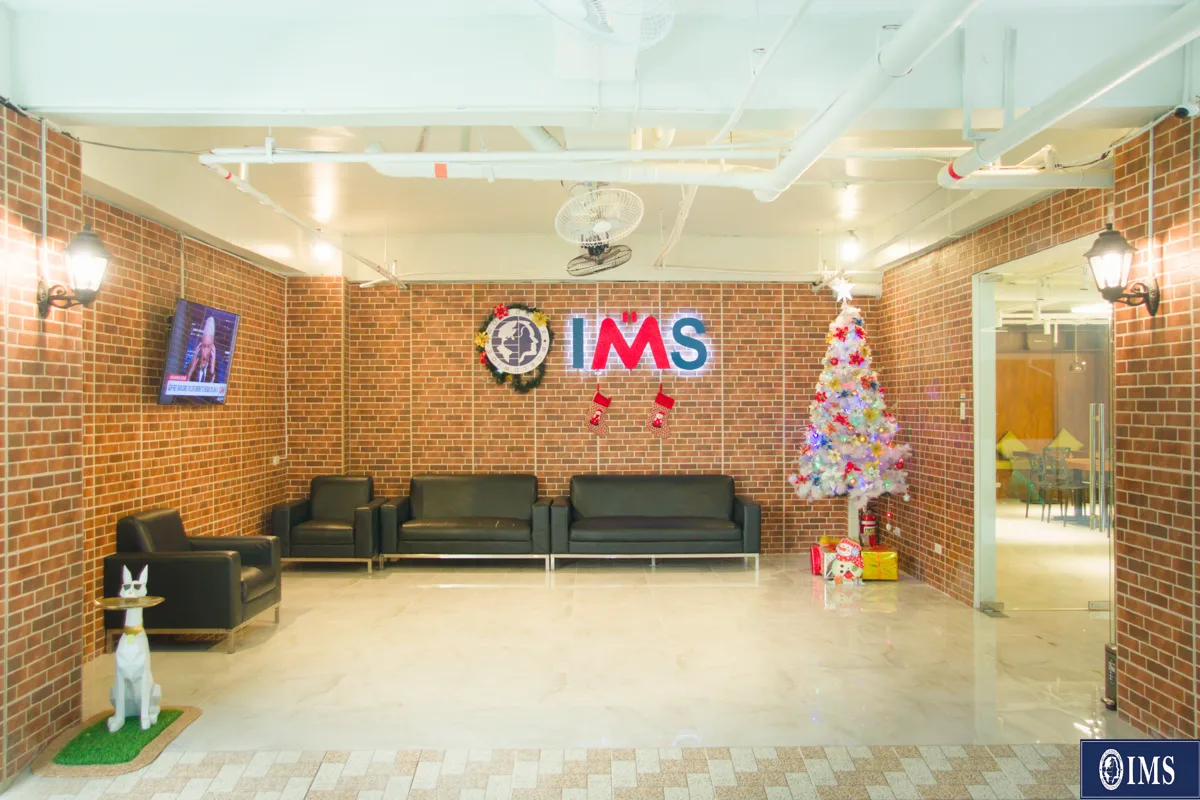 IMS Academy 校内ロビー