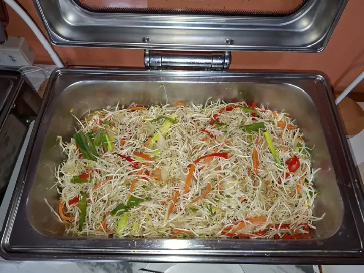 CELLA UNI 食事の一例