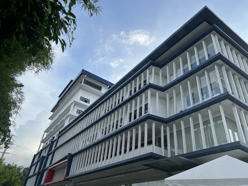 CELLA UNI 校舎外観