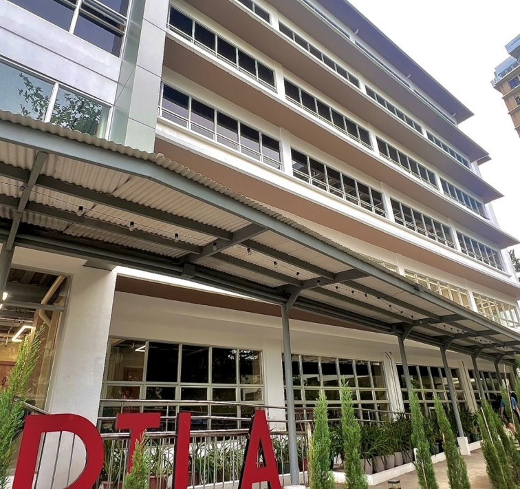 PILAeducation 校舎エントランス