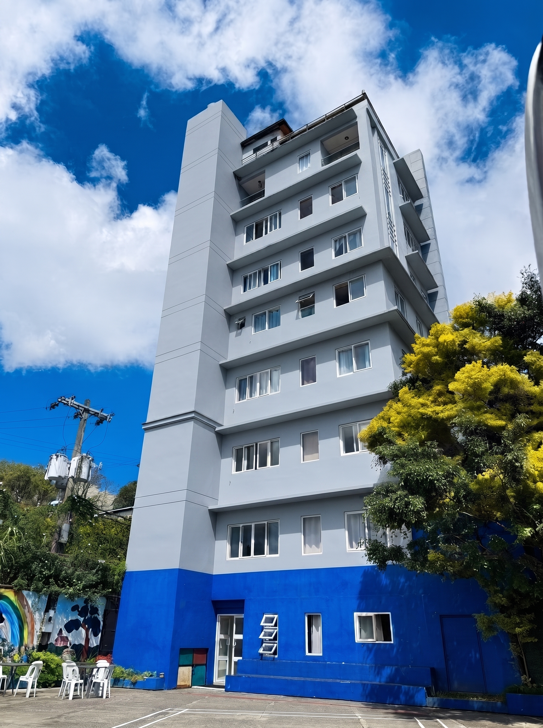 MONOL Sparta 校舎外観（学校提供写真）